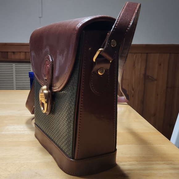 Elegant Brown and Green Leather Shoulder Bag - Picture 5 of 7